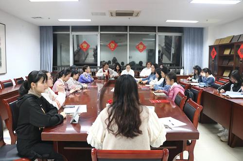 色花堂
组织各班团支书学习党史
