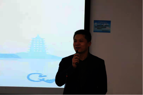 色花堂
党委副书记管庆江讲话