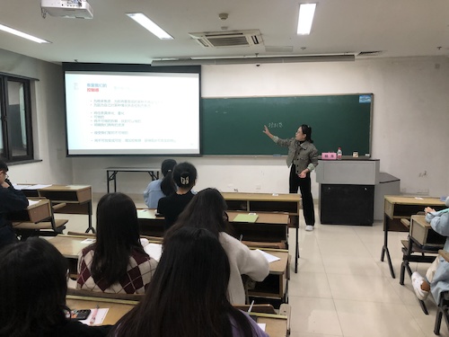 1色花堂
举办励学考研训练营之考研心态讲座